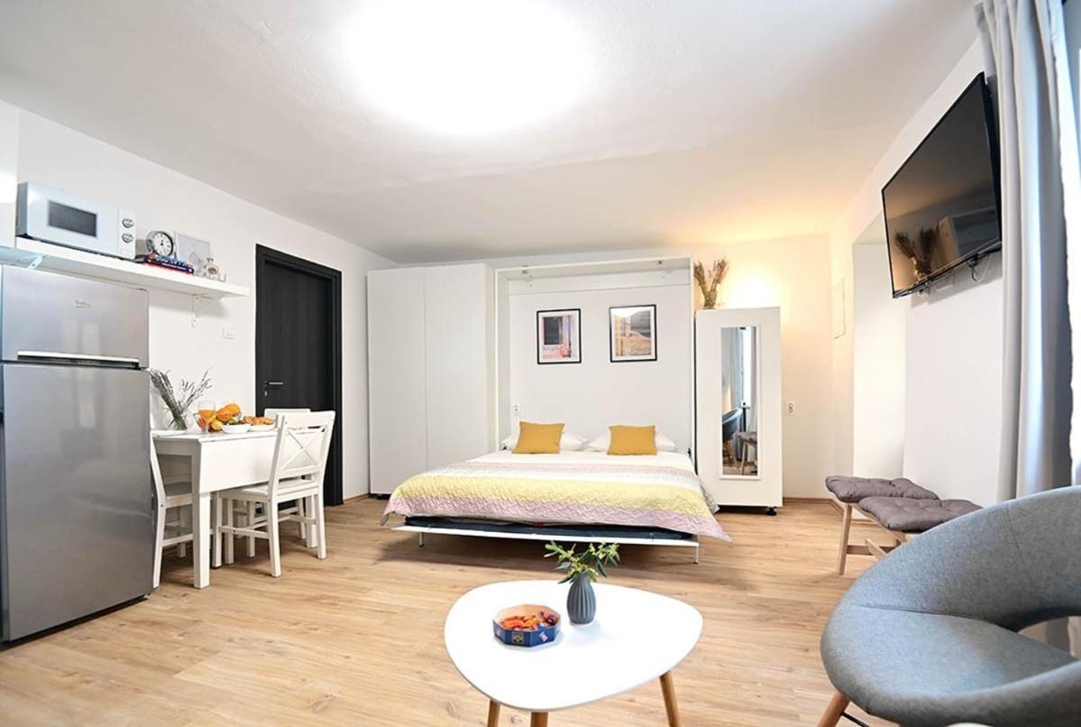 Apartment D & Studio L Dobrinj 외부 사진