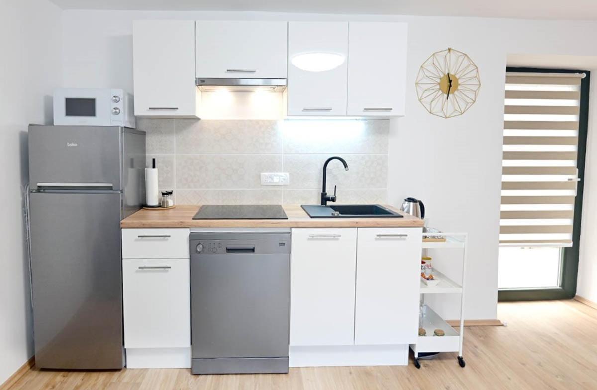 Apartment D & Studio L Dobrinj 외부 사진