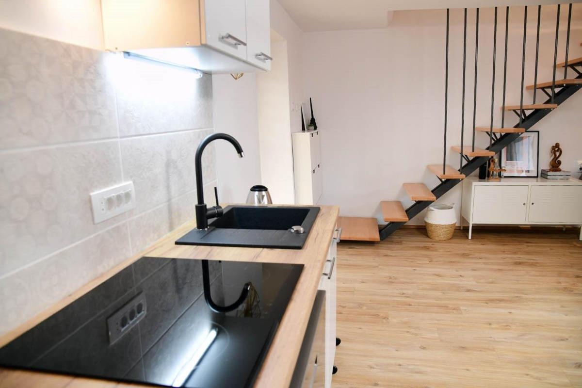 Apartment D & Studio L Dobrinj 외부 사진