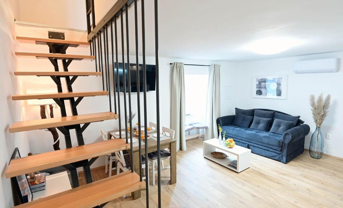 Apartment D & Studio L Dobrinj 외부 사진