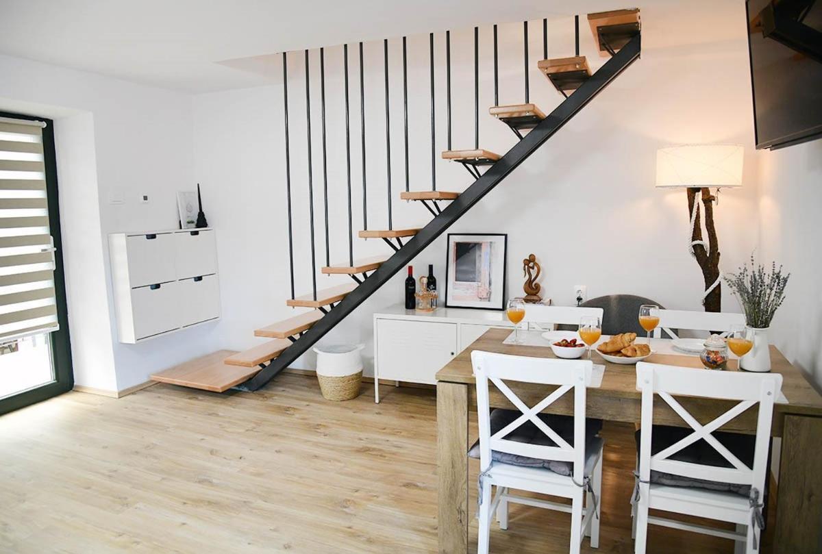 Apartment D & Studio L Dobrinj 외부 사진
