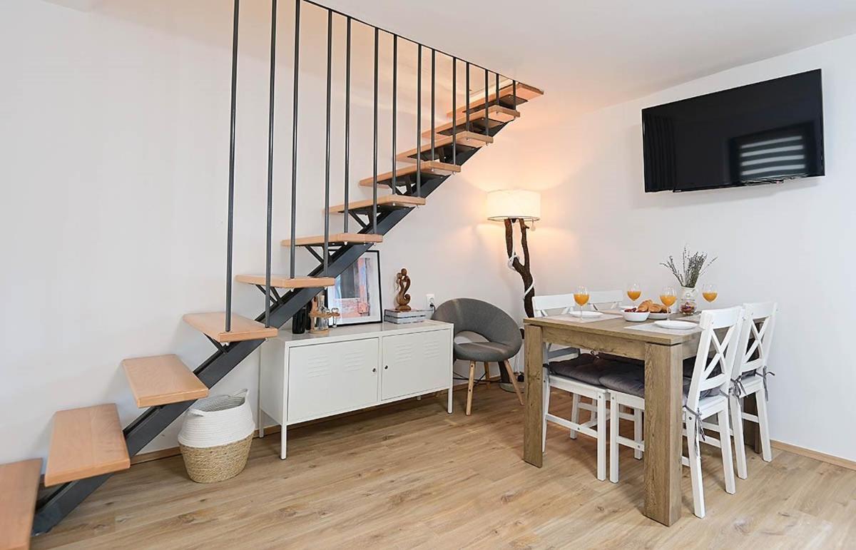 Apartment D & Studio L Dobrinj 외부 사진