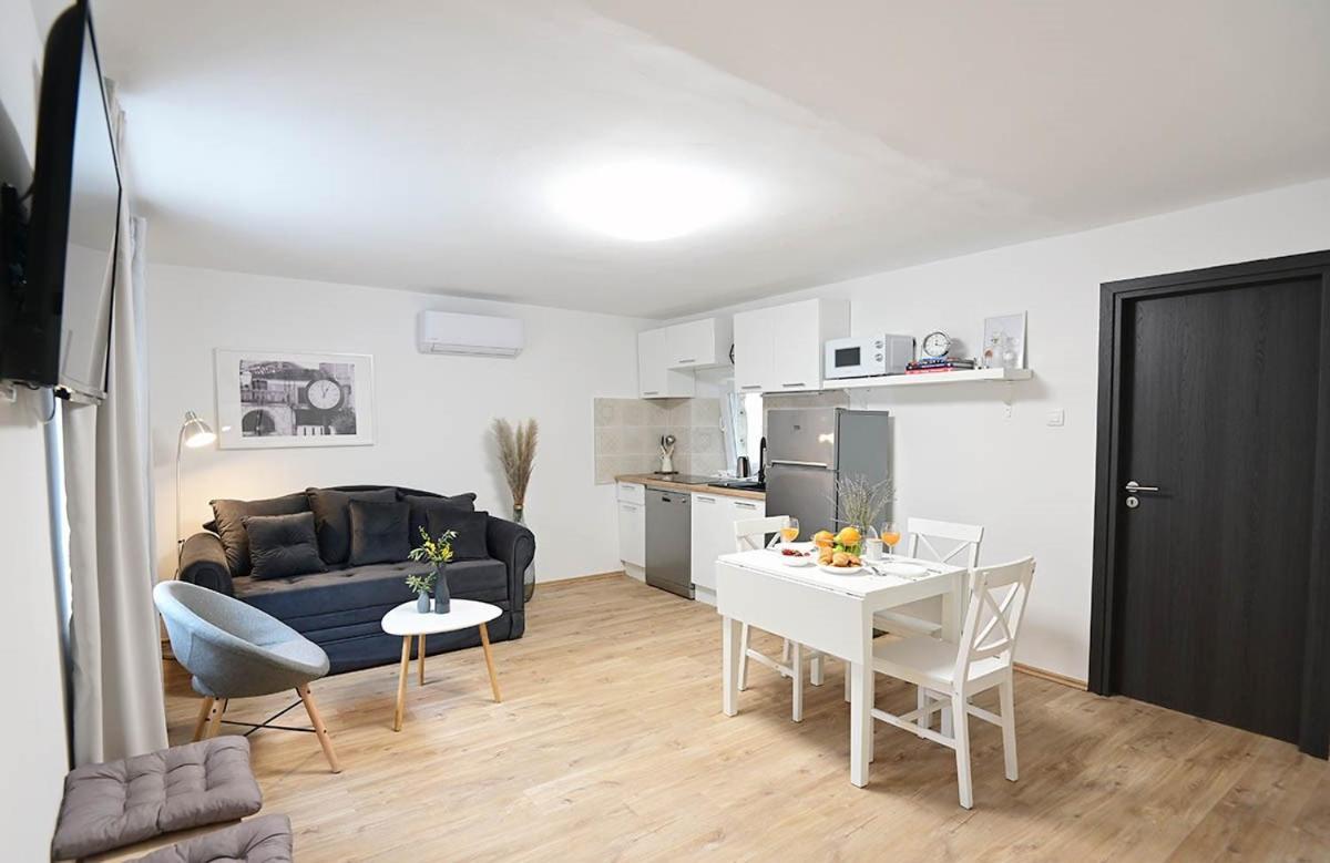 Apartment D & Studio L Dobrinj 외부 사진