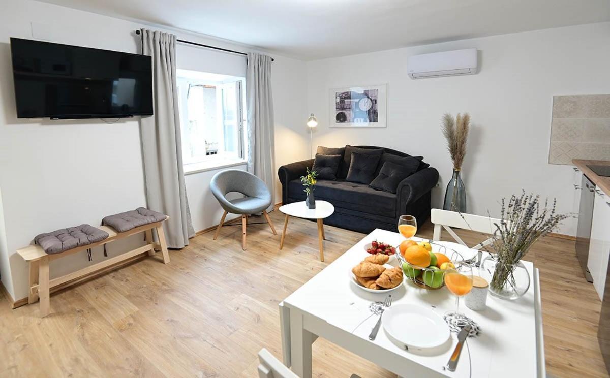 Apartment D & Studio L Dobrinj 외부 사진