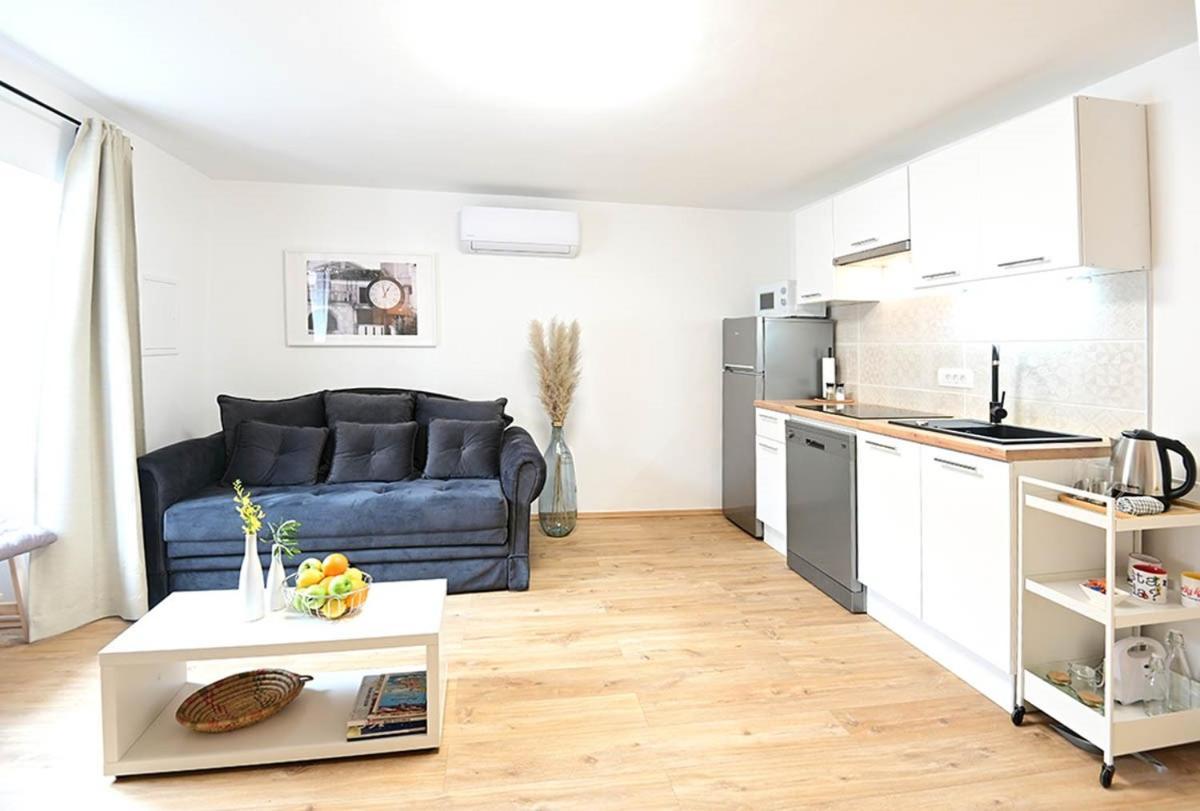Apartment D & Studio L Dobrinj 외부 사진