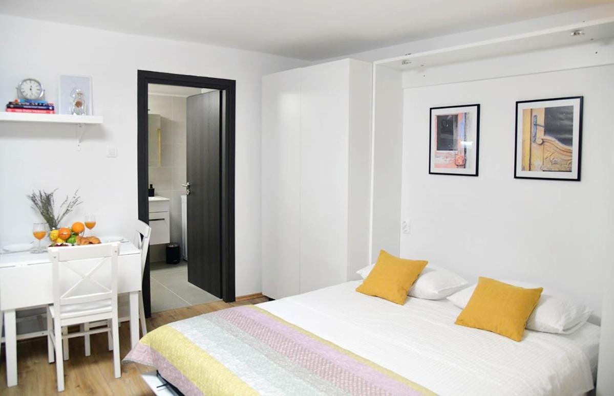 Apartment D & Studio L Dobrinj 외부 사진
