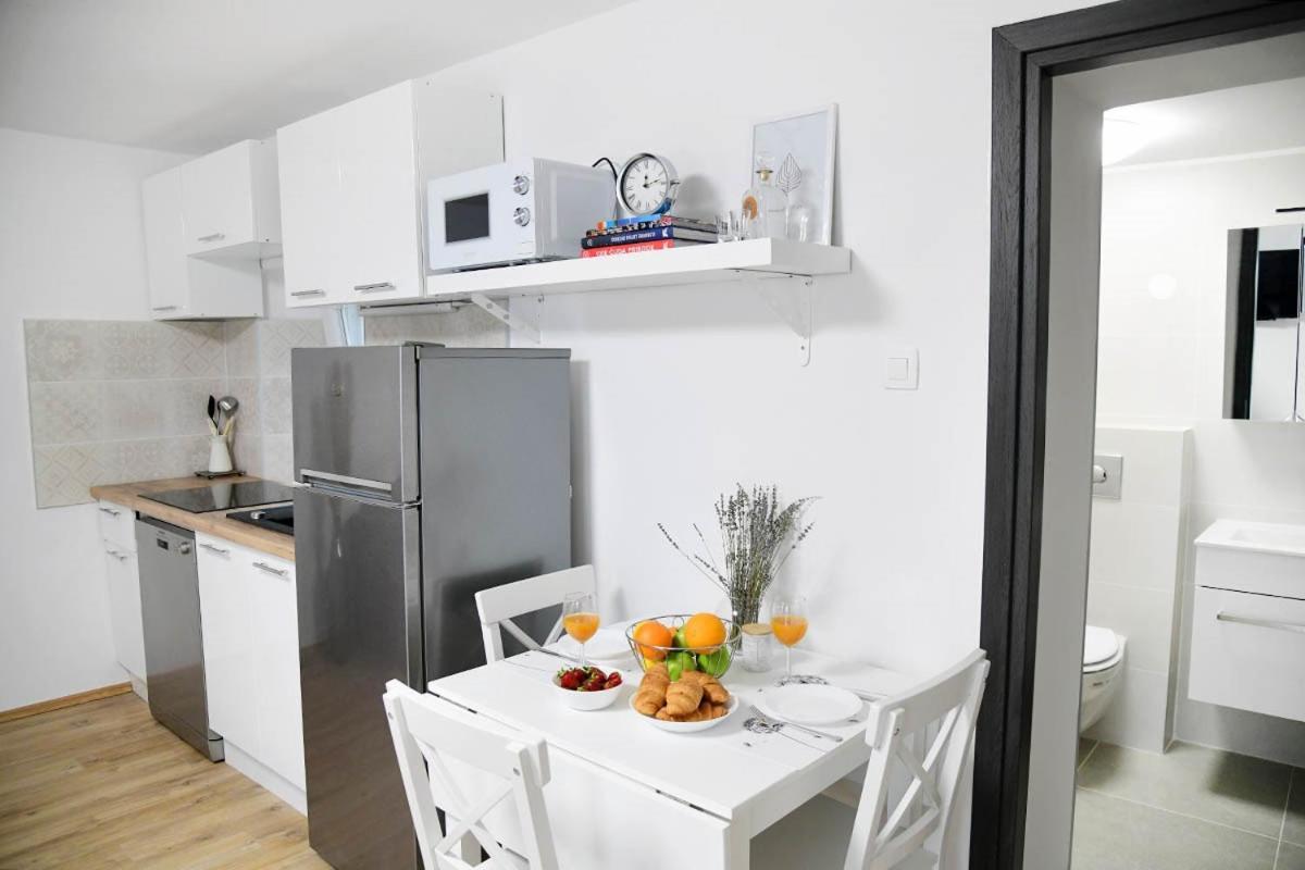 Apartment D & Studio L Dobrinj 외부 사진