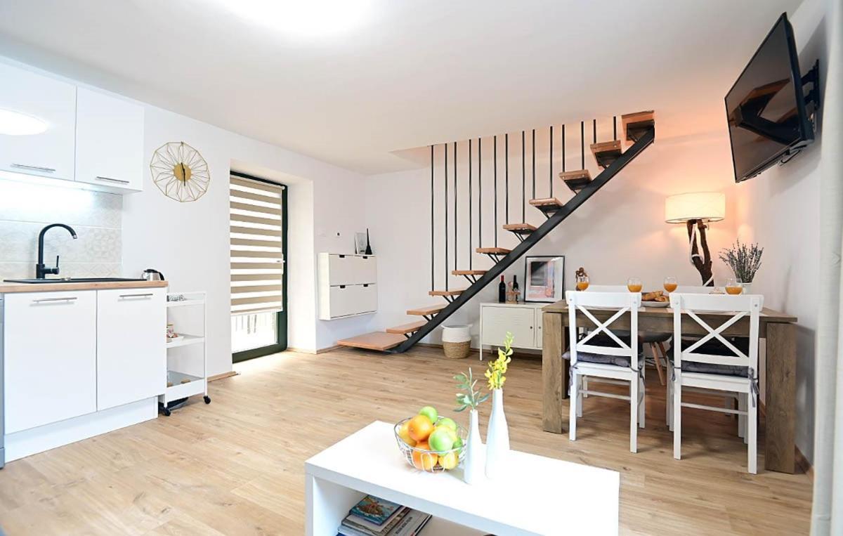 Apartment D & Studio L Dobrinj 외부 사진