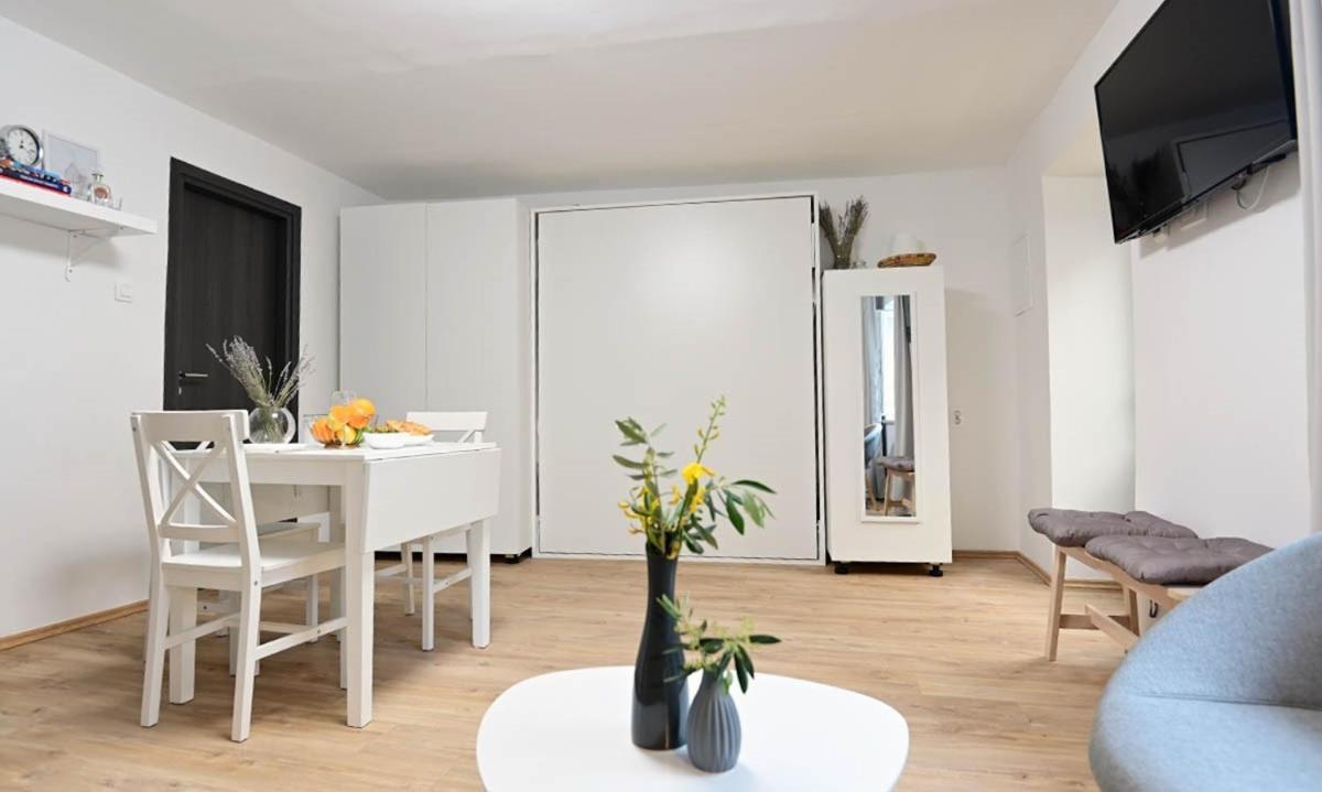 Apartment D & Studio L Dobrinj 외부 사진