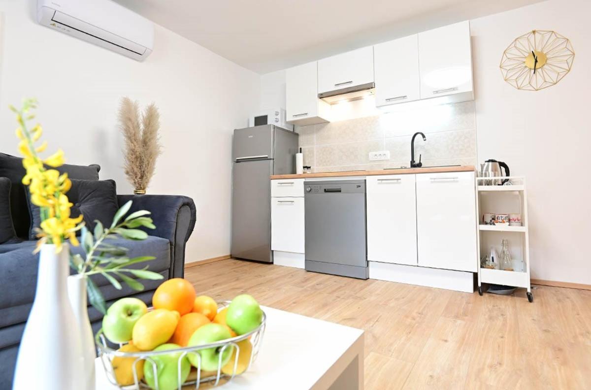 Apartment D & Studio L Dobrinj 외부 사진