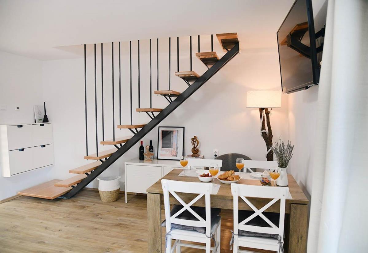 Apartment D & Studio L Dobrinj 외부 사진